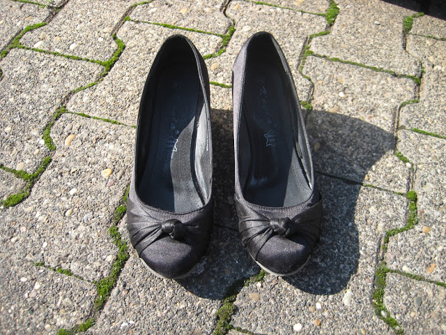 schlichte schwarze Schuhe