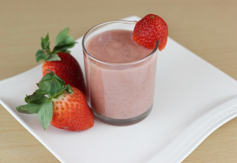 Rezept Pink Smoothie mit roten Früchten und Chiasamen