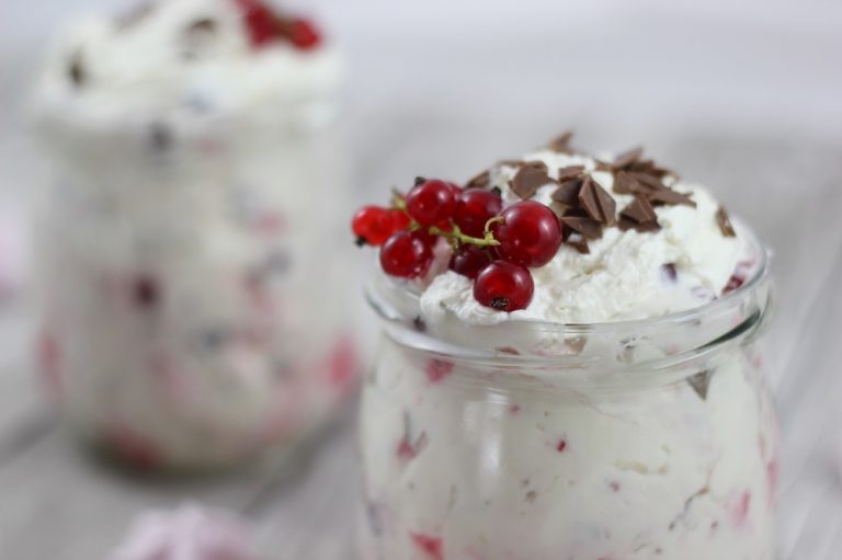 Food ABC: J - Johannisbeer- Mascarpone mit Baiser und Schokolade - The ...