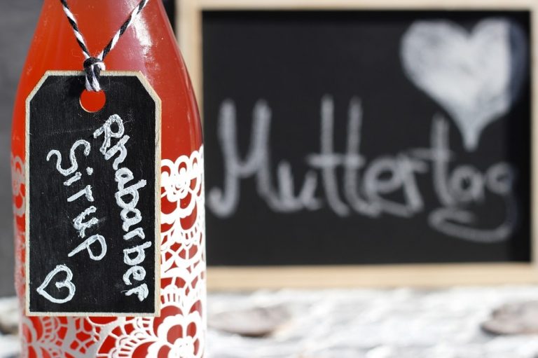 Geschenke aus der Küche: Rhabarber Sirup - The inspiring life