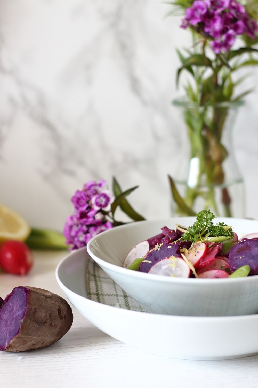 Food ABC: V - Violetter Süßkartoffelsalat mit Radieschen, Frühlauch und ...