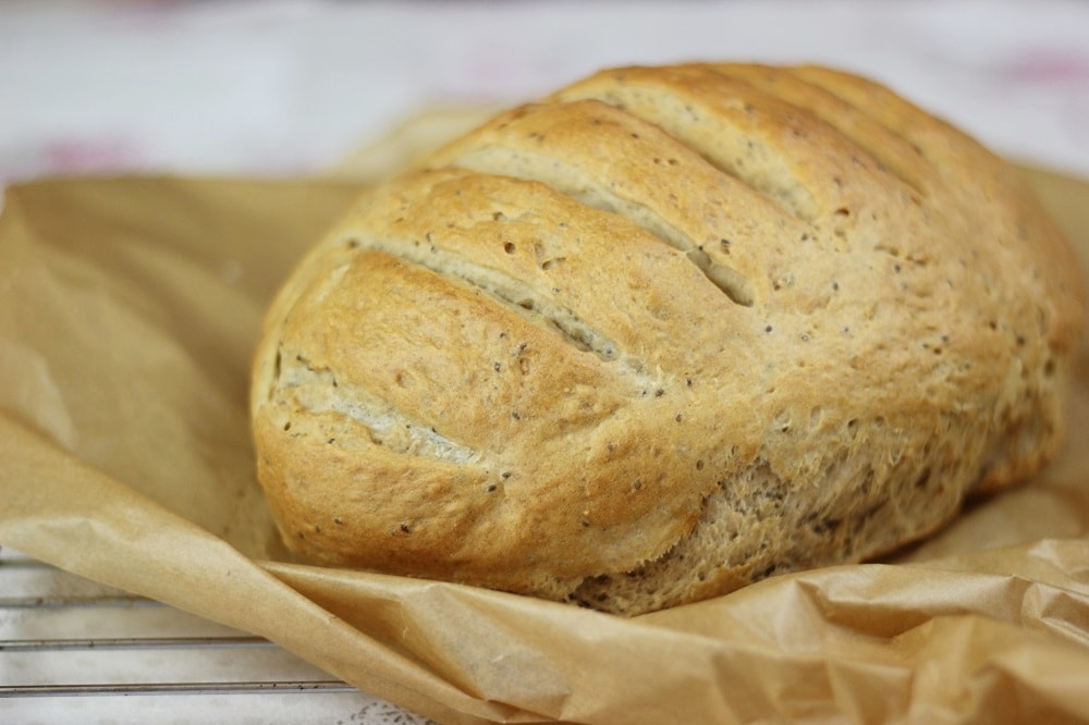 Selbst gebackenes Chia-Brot mit Hefe - The inspiring life