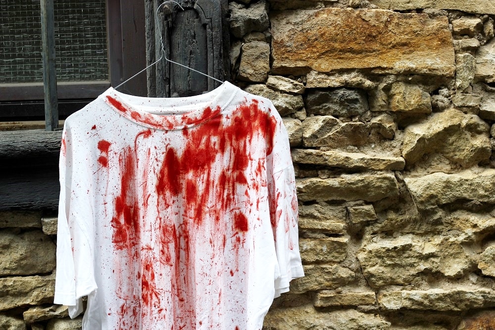 Halloweenkostüm mit Blut