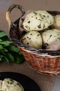 Selbstgemachte Brötchen aus Hefeteig