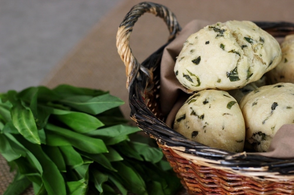 Selbstgemachte Bärlauchbrötchen