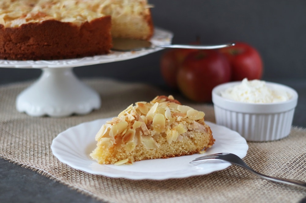 Mandelkuchen mit Äpfel