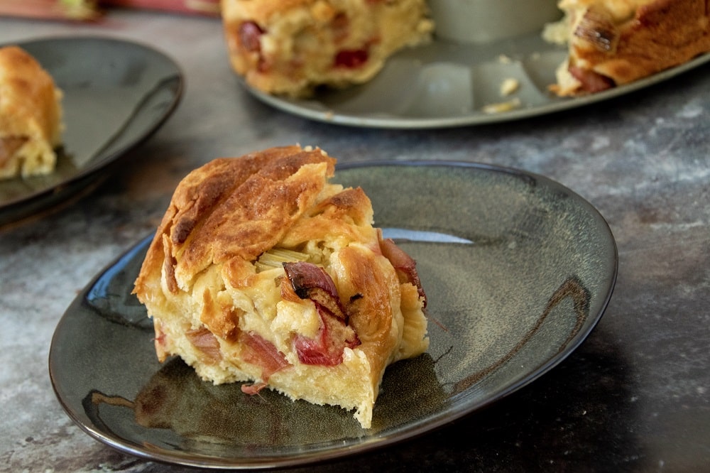 Hefekuchen mit Rhabarber